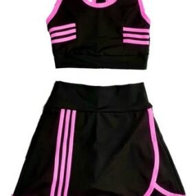 Conjunto deportivo, estilo tenis con detalles rosa